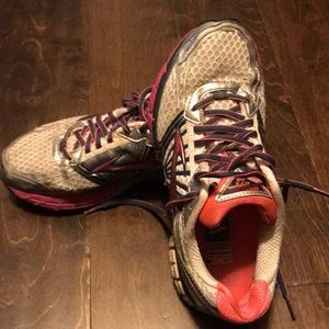 Brooks GTS 14 size 7.5 running shoe